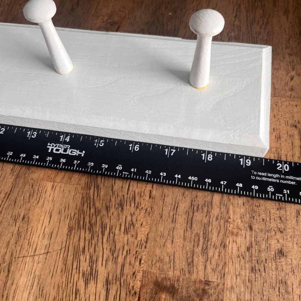 White wooden peg rail wall hook rack 5 pegs - Picture 3 of 5